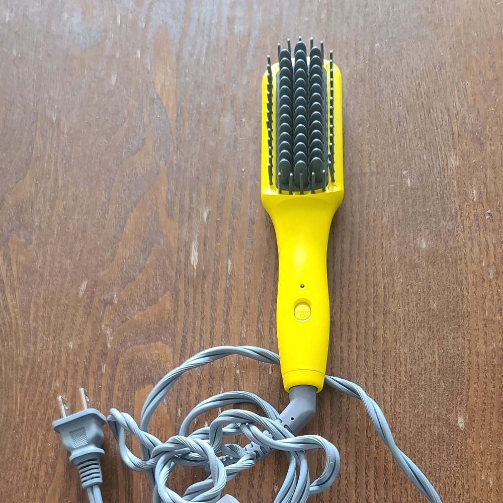 The Baby Brush Crush Heated Straightening Brush